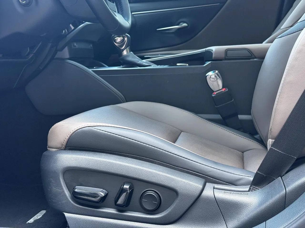 Lexus ES (Imported) 2023 ES200 2.0 Stepless Premium Edition Automatic Gear 8