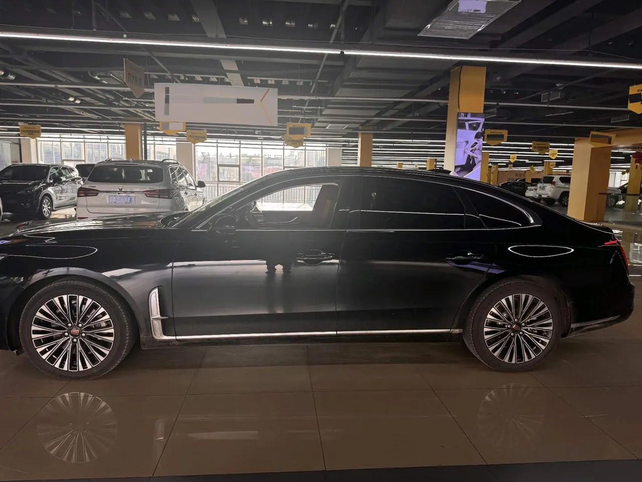 HongQi 2024 H9 48V 2.0T Flag Enjoy Luxury Business Edition Automatic Gear 2