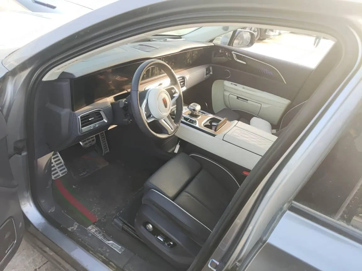 HongQi 2022 E-HS 9 690km Flag Edition 6-seat Automatic Gear 6
