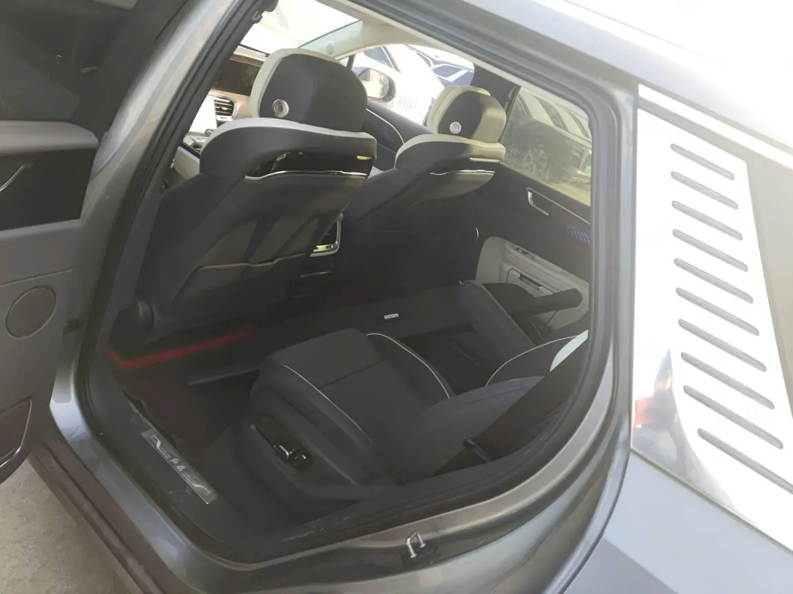 HongQi 2022 E-HS 9 690km Flag Edition 6-seat Automatic Gear 7