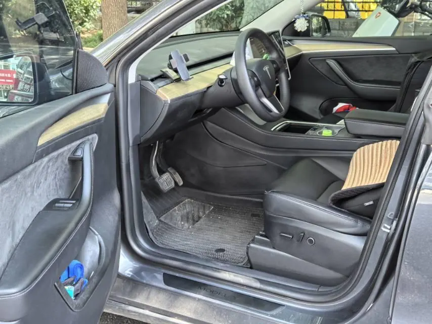 Tesla 2022 Model Y rear-wheel drive version (facelift) automatic gear 3