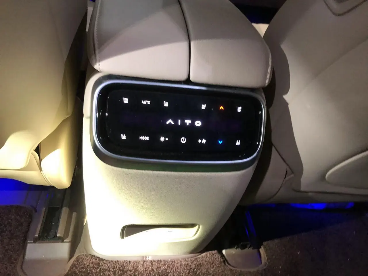 AITO 2024 AITO M7 Smart Drive Four-wheel Drive Max Edition 5-seat Automatic Gear 6
