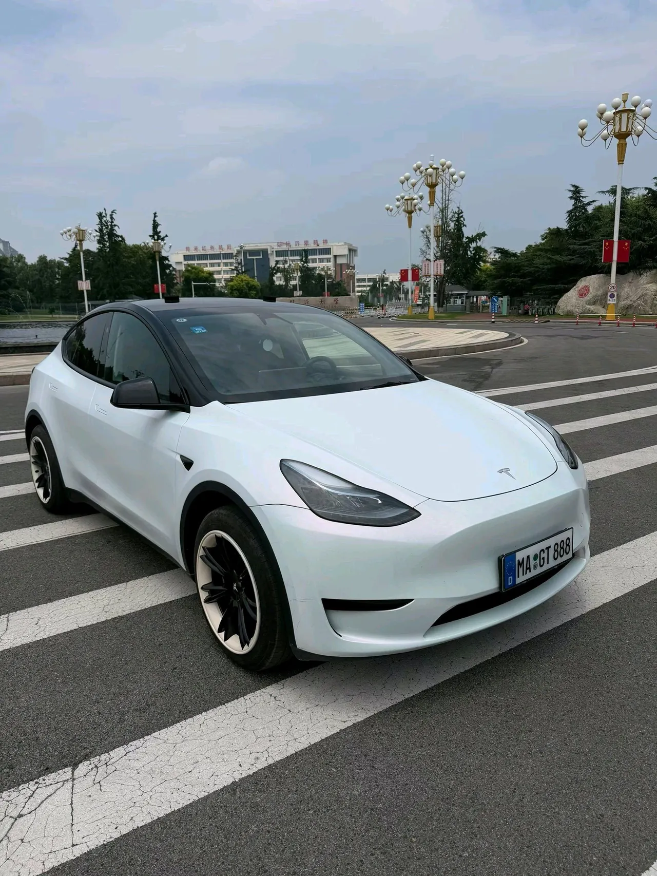 Tesla 2024 Model Y rear-wheel drive version automatic transmission 3