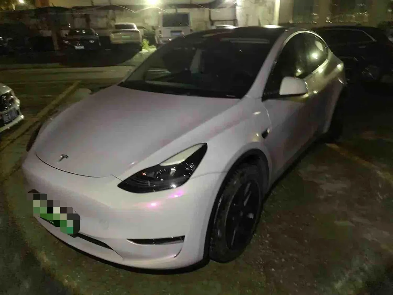 Open image lightbox: Tesla 2024 Model Y long endurance all-wheel drive version automatic transmission