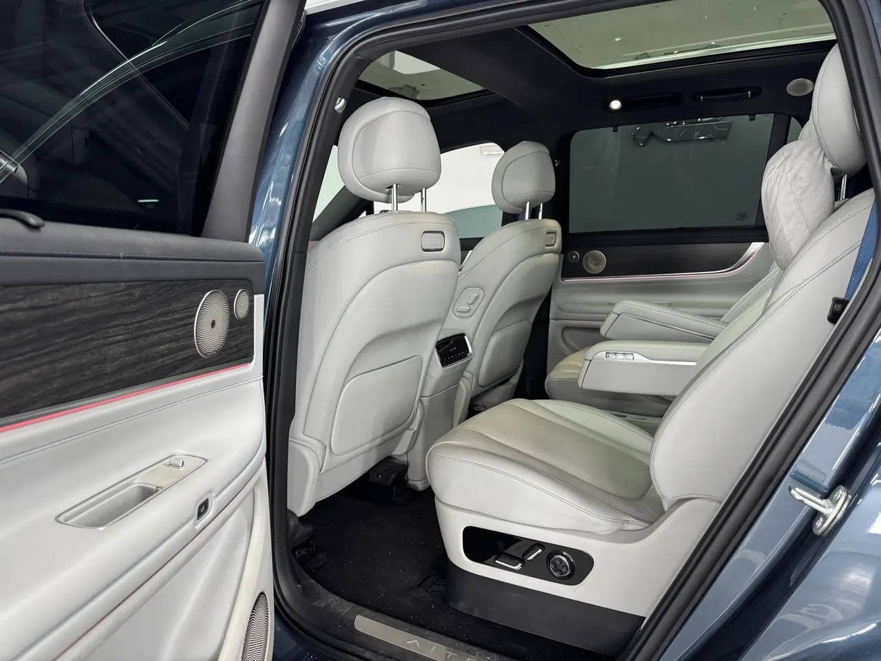 AITO 2024 AITO M9 extended range Max version 42kWh5 seat version automatic gear 6