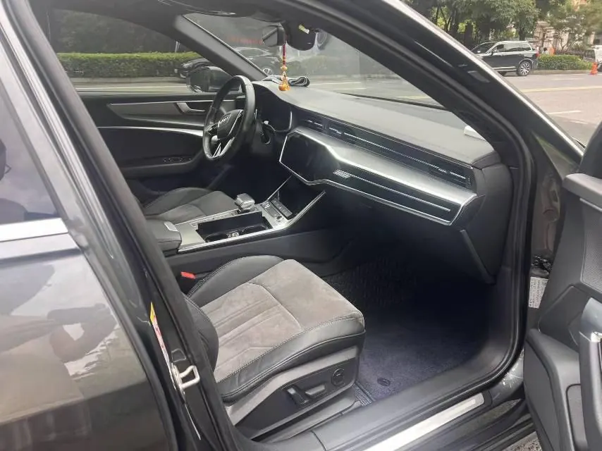 Audi 2020 A6L 2.0TFSI 40TFSI Deluxe Dynamic Automatic 5