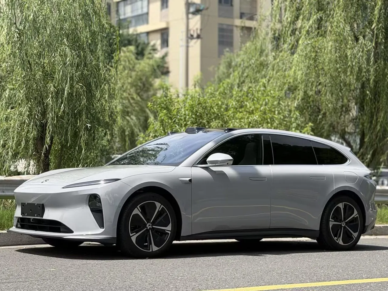 NIO 2024 ET5T 75kWh Touring automatic - View 1