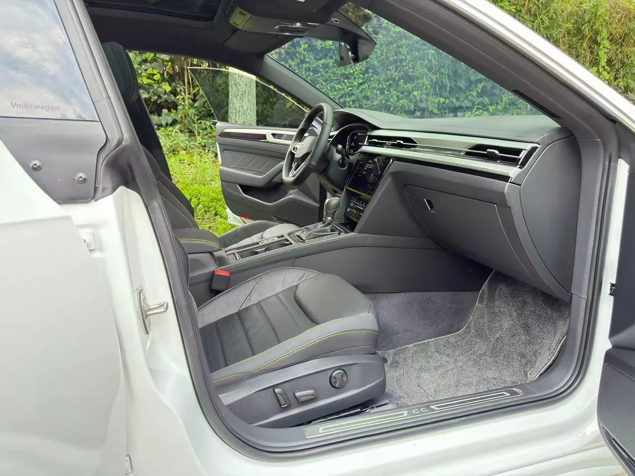 Volkswagen 2025 CC 2.0TSI 380TSI eye-catching automatic transmission 14