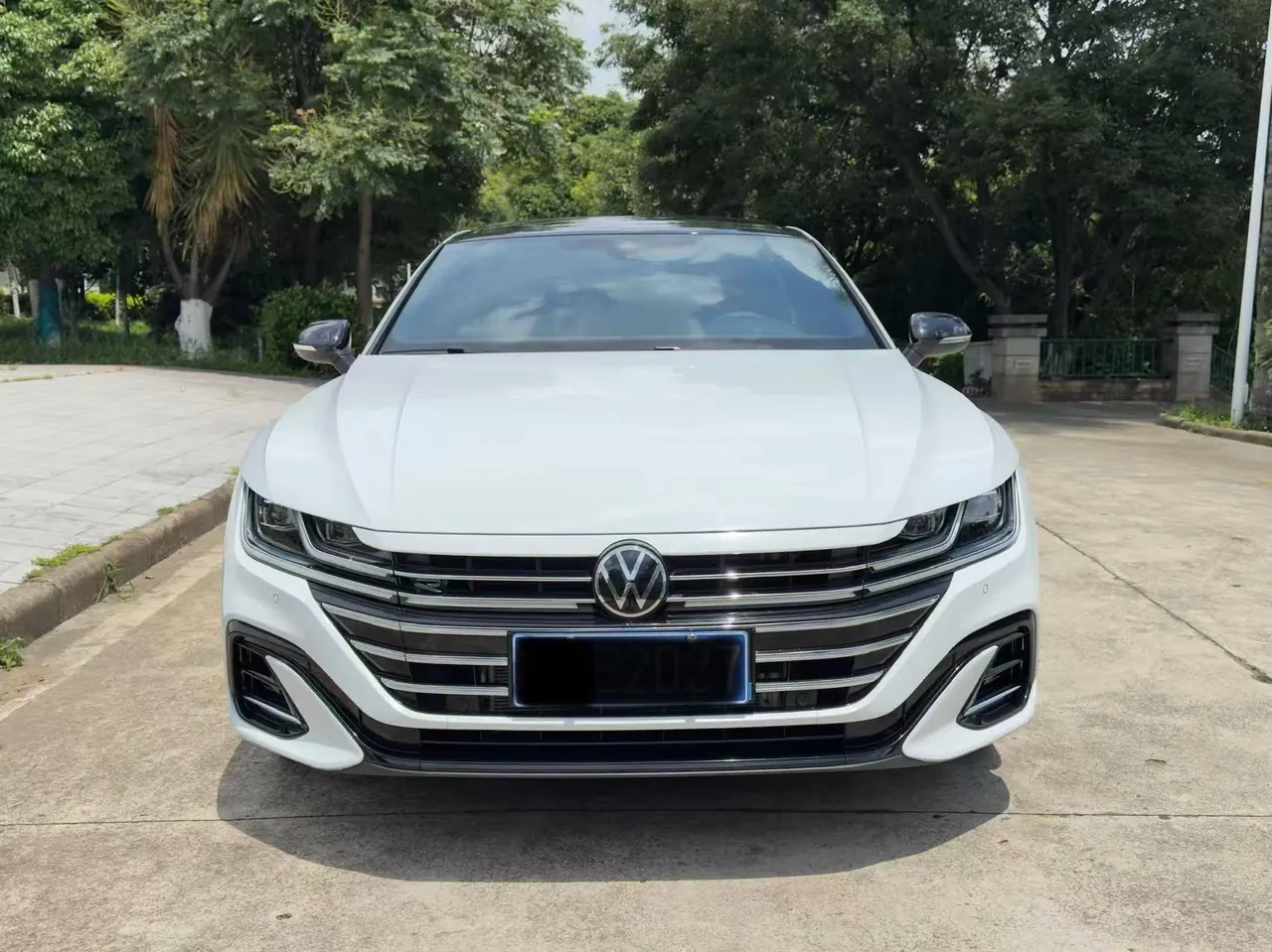 Volkswagen 2025 CC 2.0TSI 380TSI eye-catching automatic transmission 2