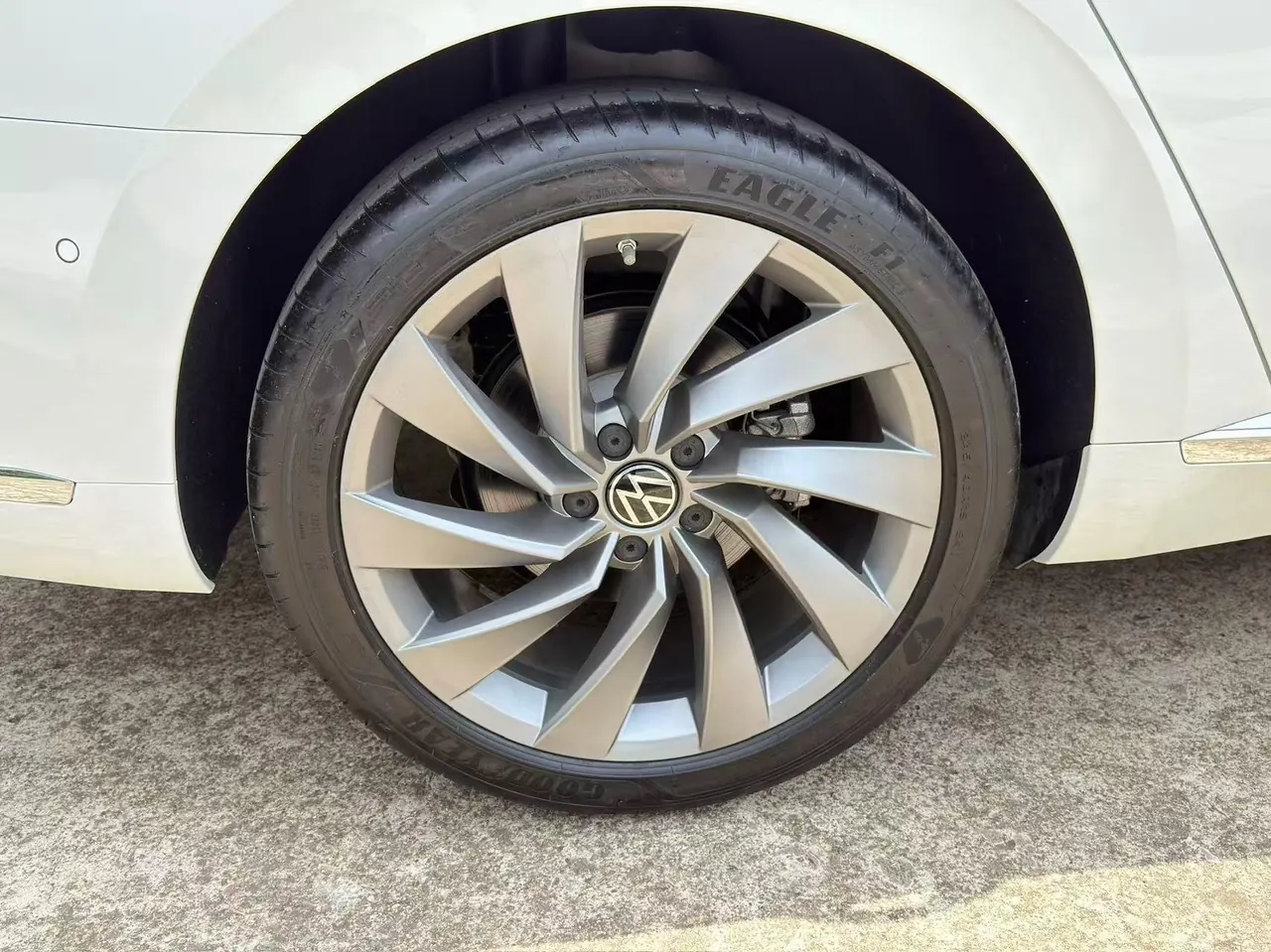 Volkswagen 2025 CC 2.0TSI 380TSI eye-catching automatic transmission 7