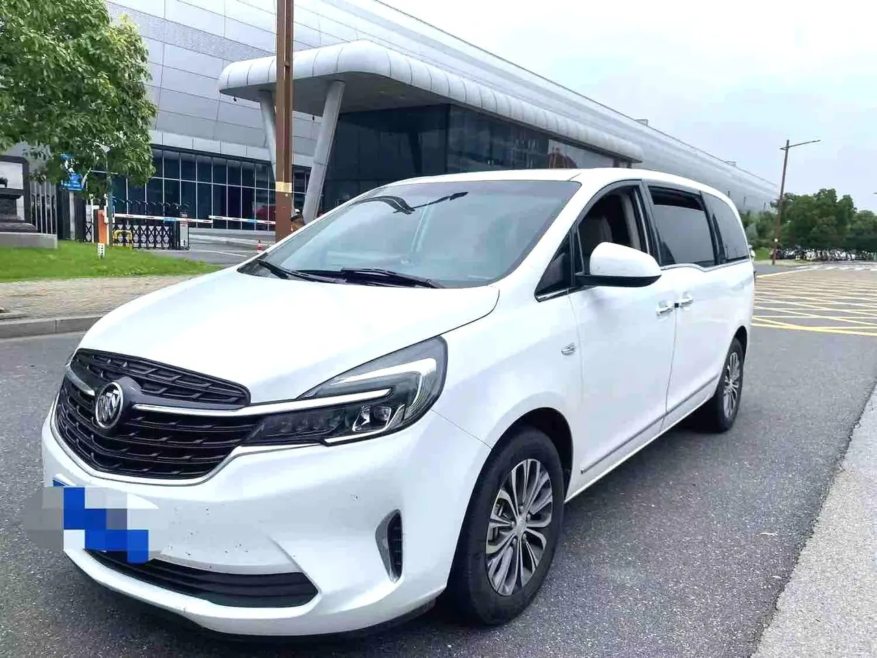 Open image lightbox: Buick 2022 GL8 Land Business Class 48V 2.0T 652T Luxury Automatic Gear