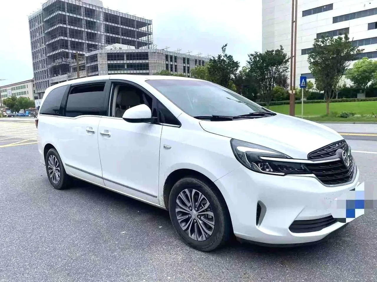 Buick 2022 GL8 Land Business Class 48V 2.0T 652T Luxury Automatic Gear 2