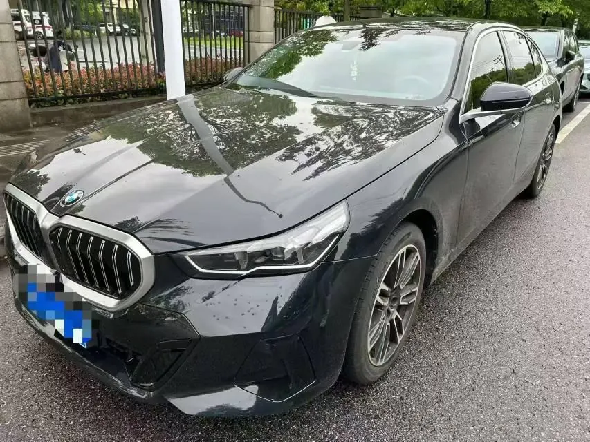BMW 5 Series 2025 530Li 48V 2.0T Leading M Sports Suit Automatic Gear - View 1