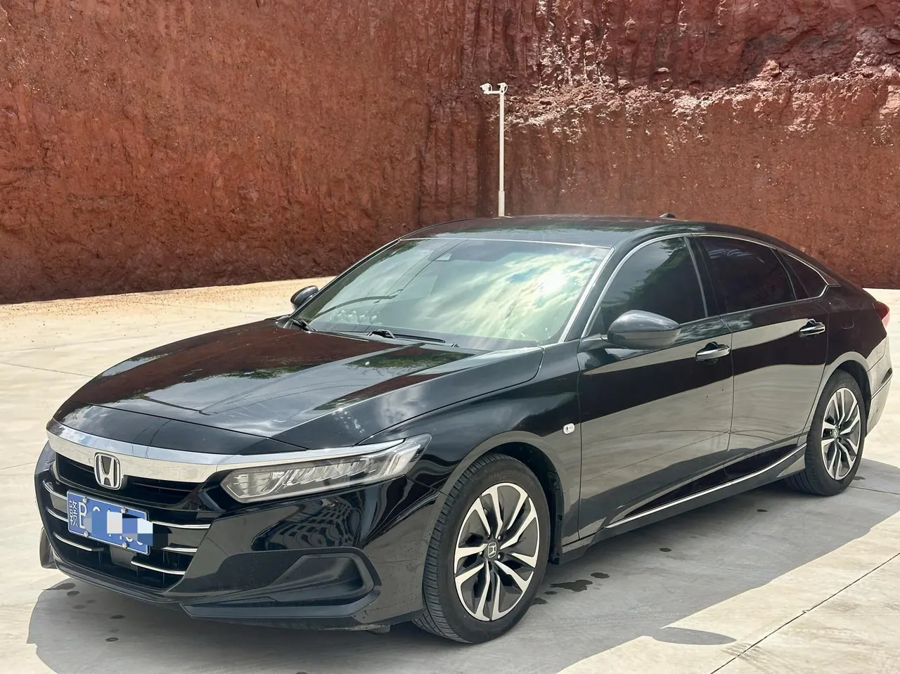 Honda 2022 10th Generation Accord Hybrid 2.0 Stepless Sharp Cool Edition Automatic Gear - View 1