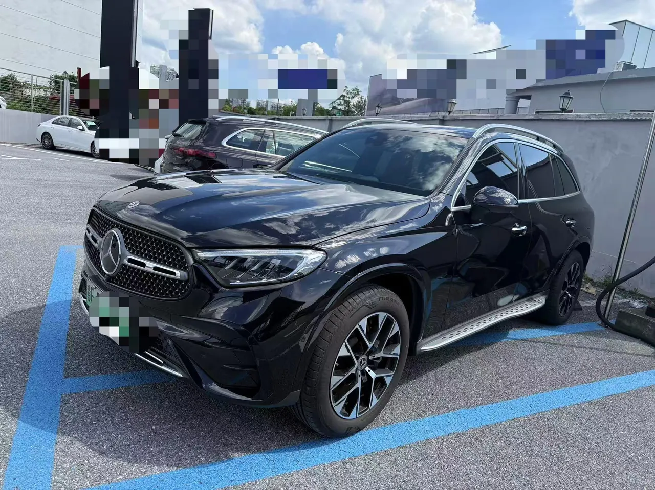 Open image lightbox: Mercedes Benz GLC Class 2025 GLC 350 e L 4MATIC 2.0T Collection Edition Automatic Gear