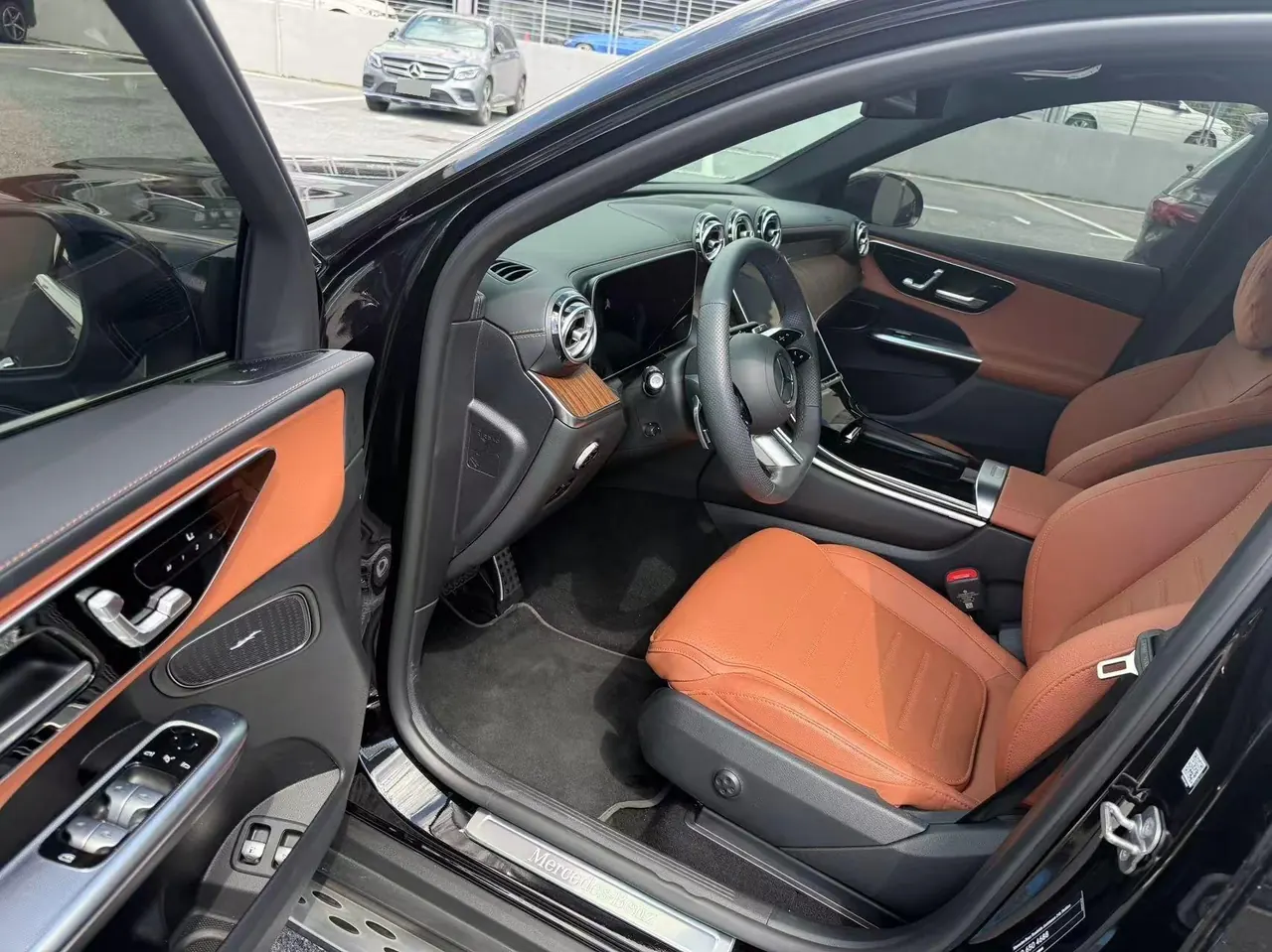 Mercedes Benz GLC Class 2025 GLC 350 e L 4MATIC 2.0T Collection Edition Automatic Gear 2