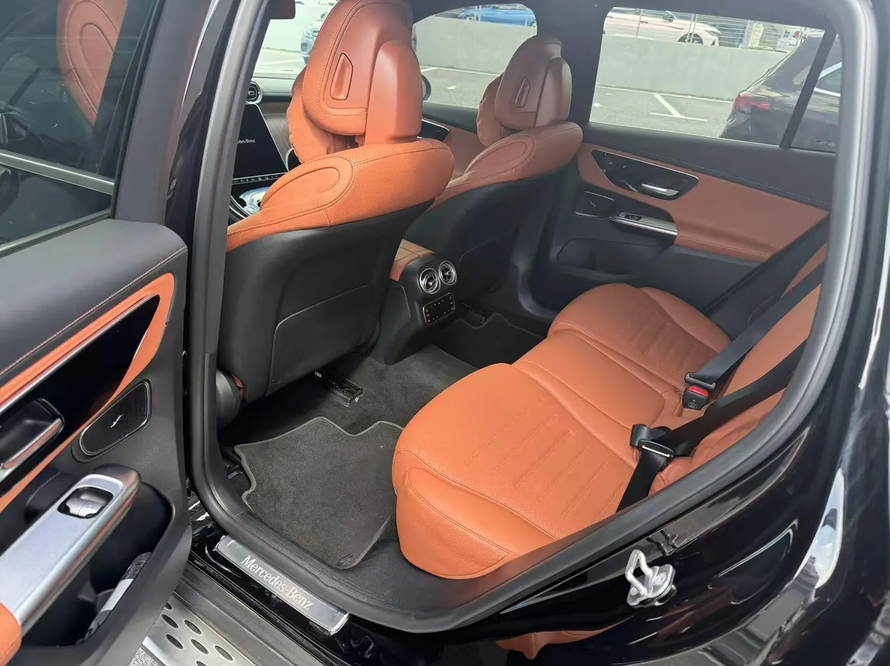 Mercedes Benz GLC Class 2025 GLC 350 e L 4MATIC 2.0T Collection Edition Automatic Gear 3