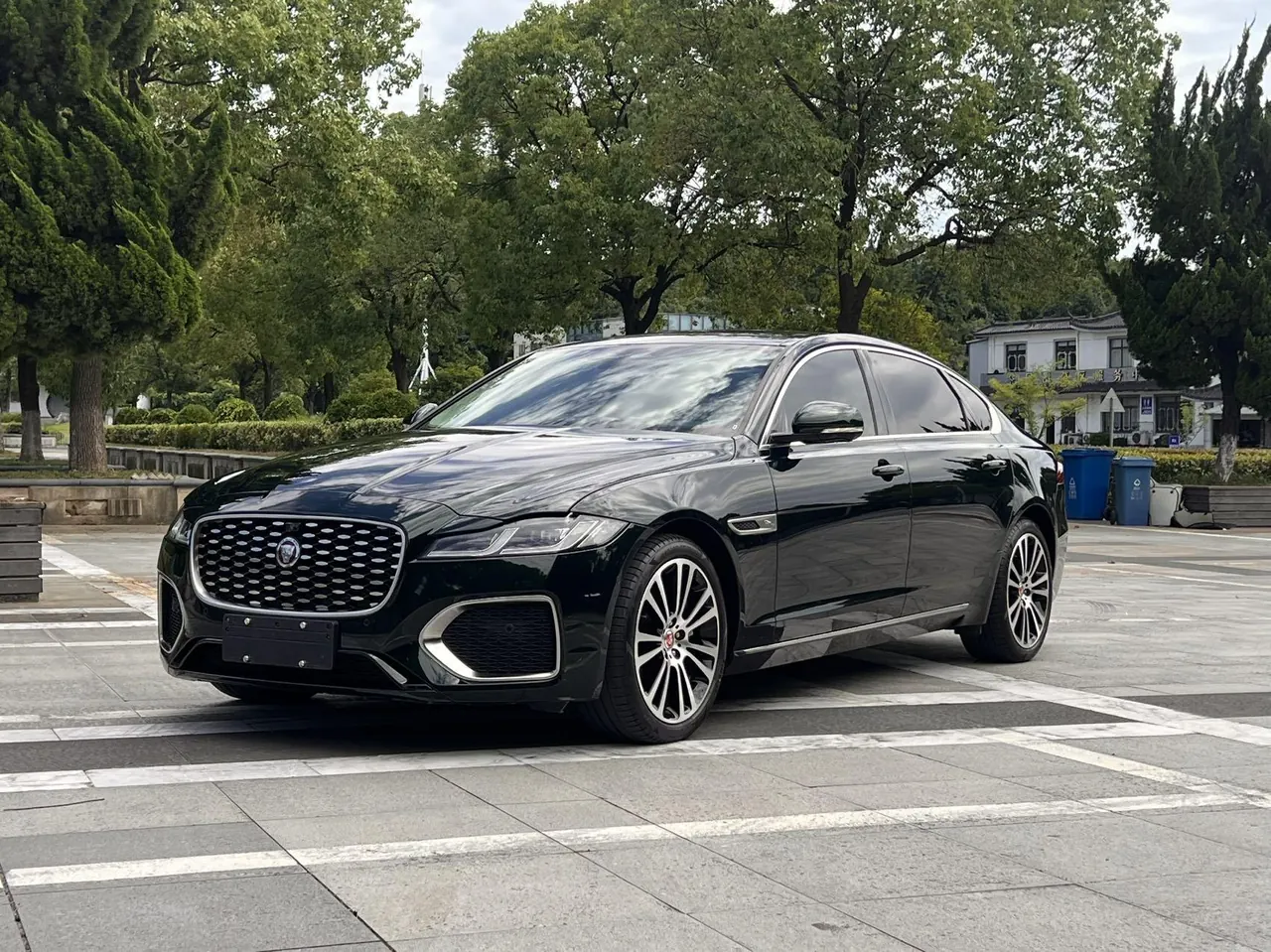 打开图片灯箱:Jaguar 2022 XFL 2.0T P 12500.00g Drive Enjoy Deluxe Edition Automatic Gear