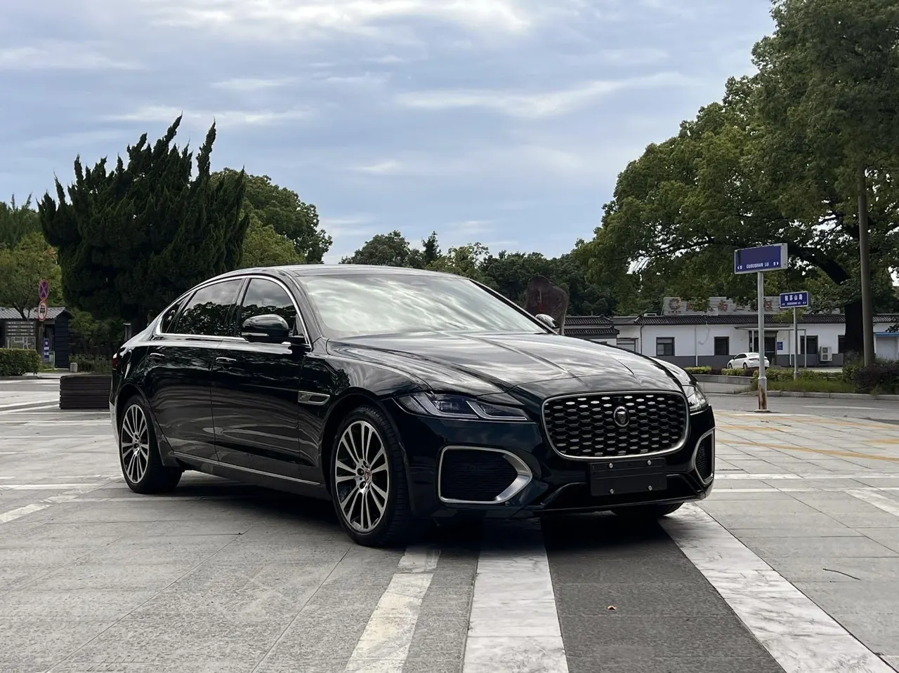 Jaguar 2022 XFL 2.0T P 12500.00g Drive Enjoy Deluxe Edition Automatic Gear 3