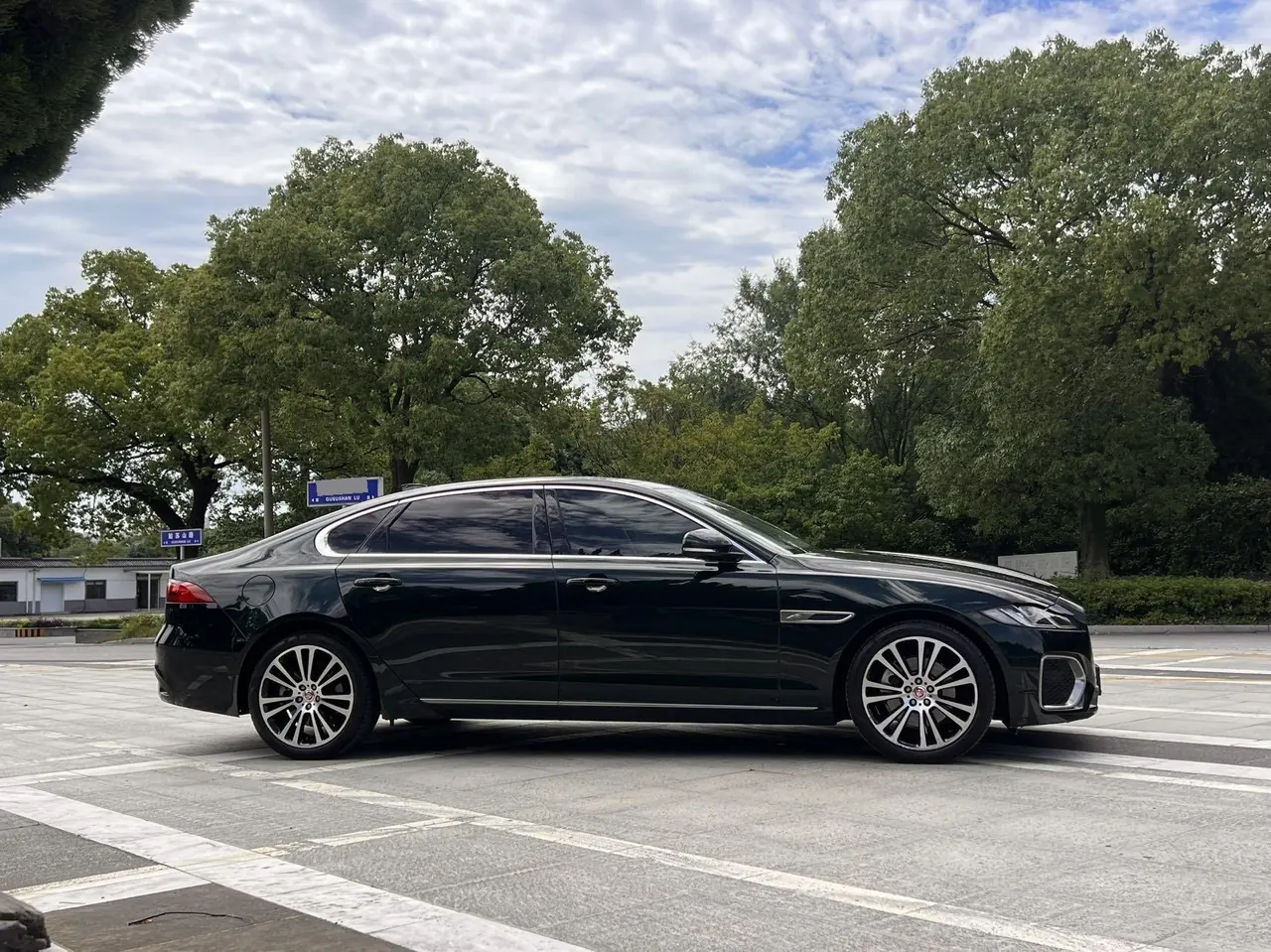 Jaguar 2022 XFL 2.0T P 12500.00g Drive Enjoy Deluxe Edition Automatic Gear 4