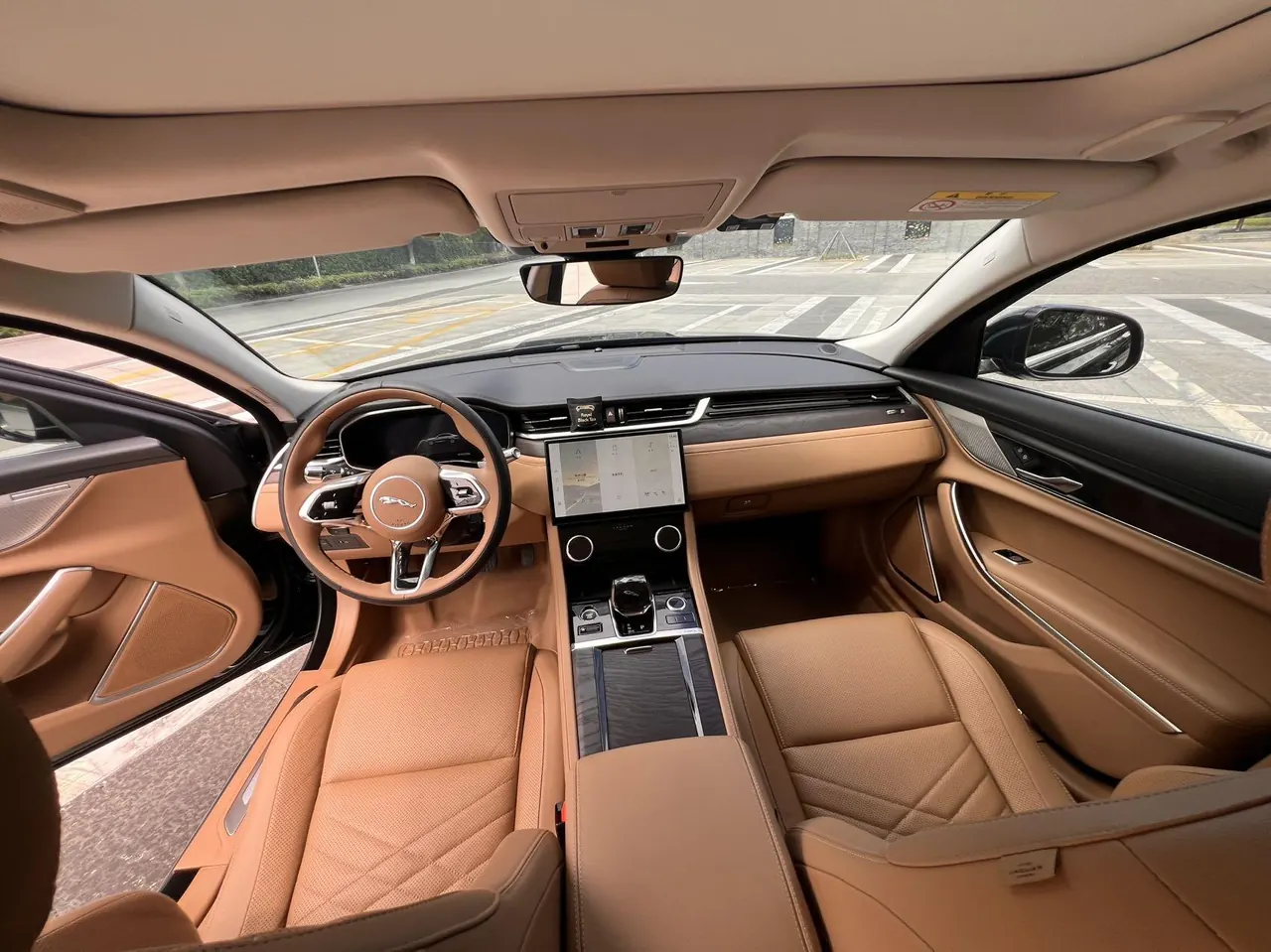 Jaguar 2022 XFL 2.0T P 12500.00g Drive Enjoy Deluxe Edition Automatic Gear 6