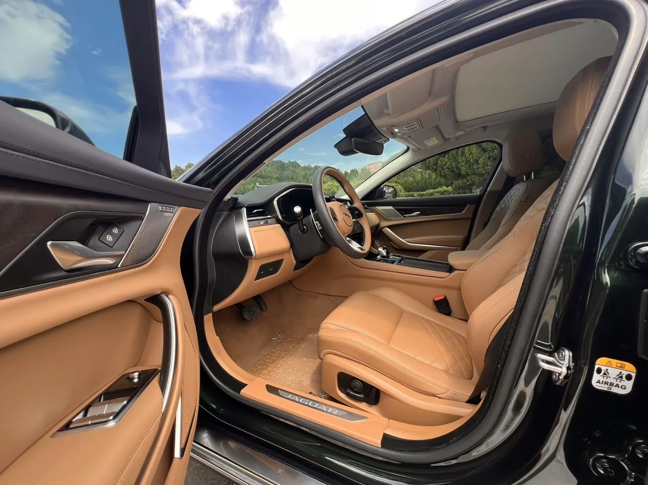 Jaguar 2022 XFL 2.0T P 12500.00g Drive Enjoy Deluxe Edition Automatic Gear 7