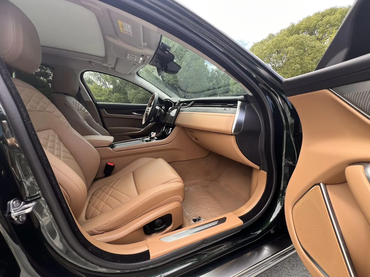 Jaguar 2022 XFL 2.0T P 12500.00g Drive Enjoy Deluxe Edition Automatic Gear 9