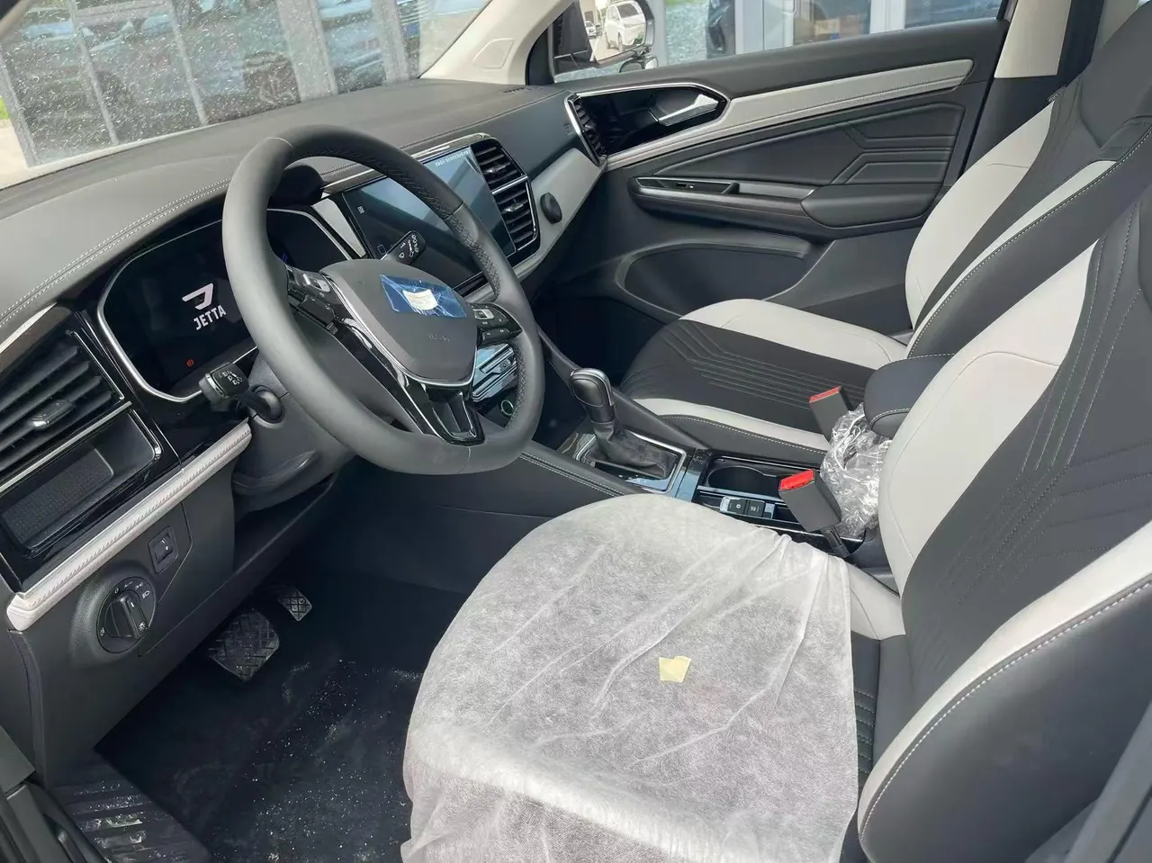 Volkswagen 2026 Golf 8 R-Line 1.5TSI 300TSI Automatic 2
