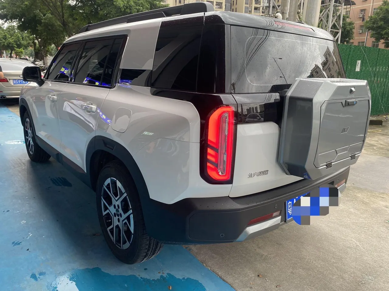 Beijing 2026 BJ30 1.5T Traveler Two-Drive Standard Automatic Gear 3