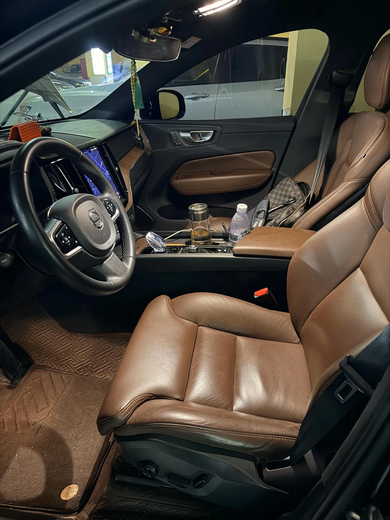 Volvo 2023 XC60 48V 2.0T B5 4-wheel drive Zhiyuan Deluxe Edition Automatic Gear 5