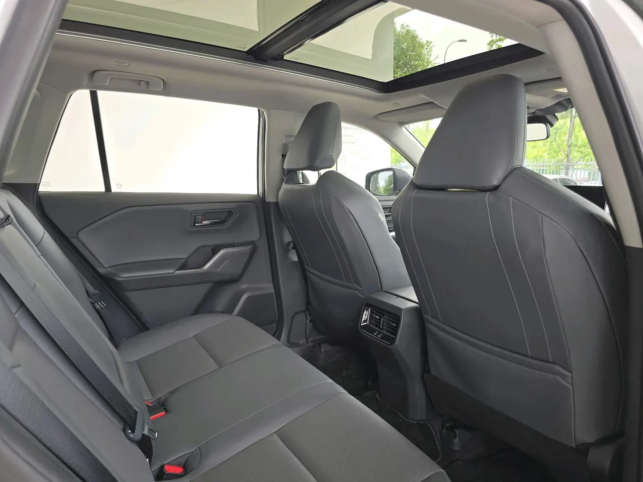 Toyota 2026 RAV4 Rongfong 2.0 Stepless Four-wheel Drive Deluxe Edition Automatic Gear 7