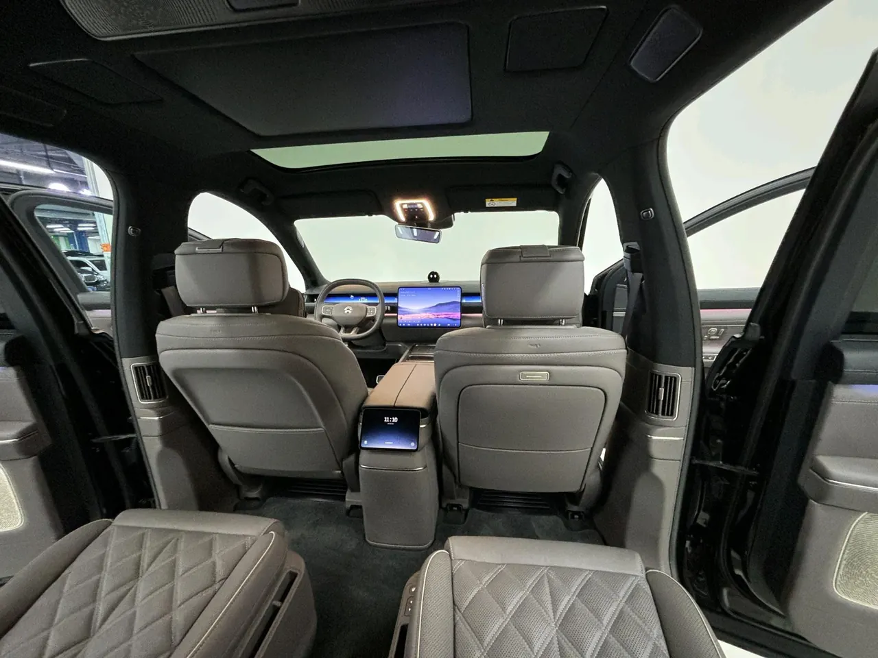 NIO 2026 ES8 6‑Seater Executive Signature Edition Automatic Transmission 12