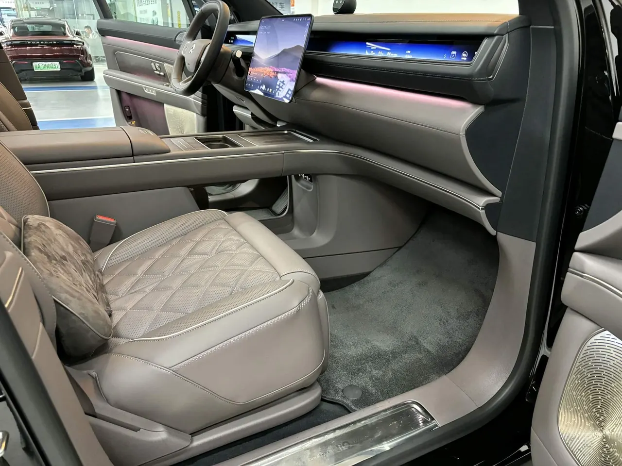 NIO 2026 ES8 6‑Seater Executive Signature Edition Automatic Transmission 14