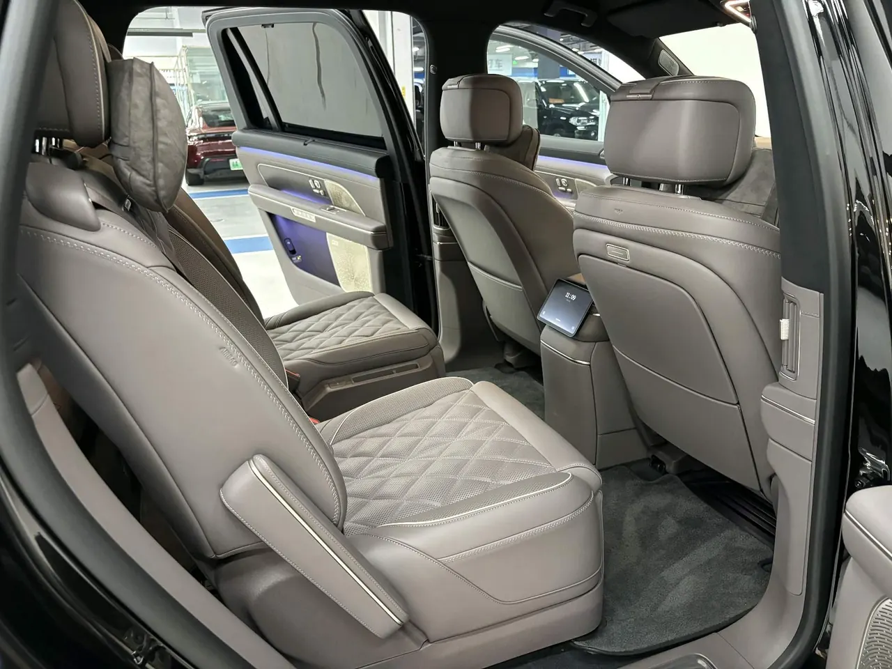 NIO 2026 ES8 6‑Seater Executive Signature Edition Automatic Transmission 15