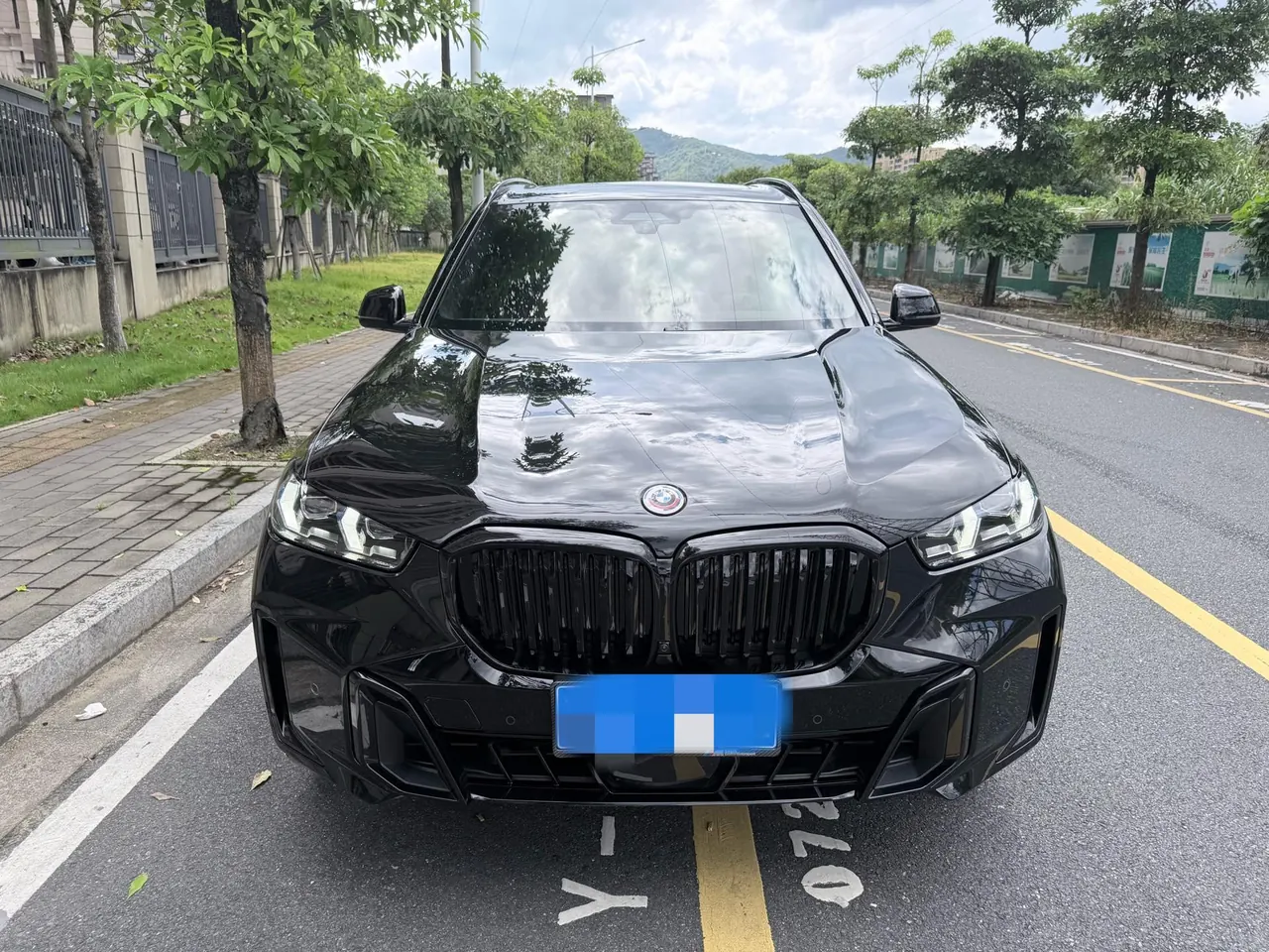 BMW 2023 X5 xDrive40Li 48V 3.0T exclusive M sports obsidian night suit automatic gear 3
