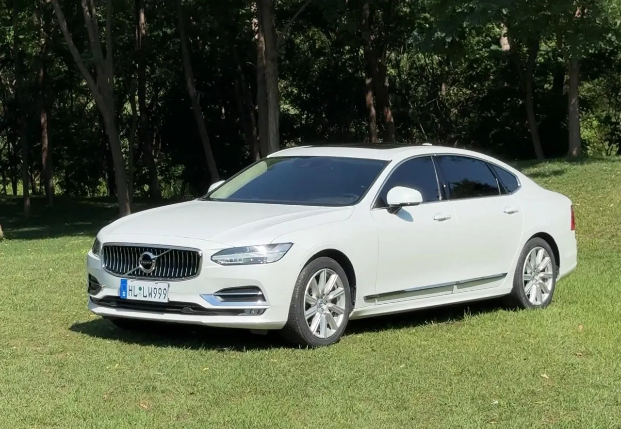 Open image lightbox: Volvo 2020 S90 2.0T T5 Zhiyi Deluxe Edition Automatic Gear