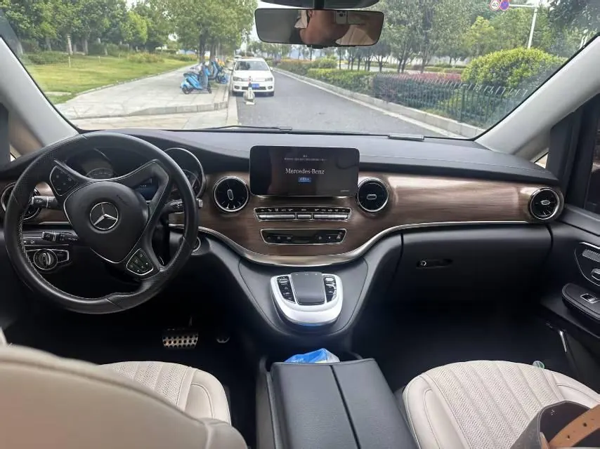 Mercedes Benz V 2021V 260 L 2.0T Premium Edition Automatic Gear 5