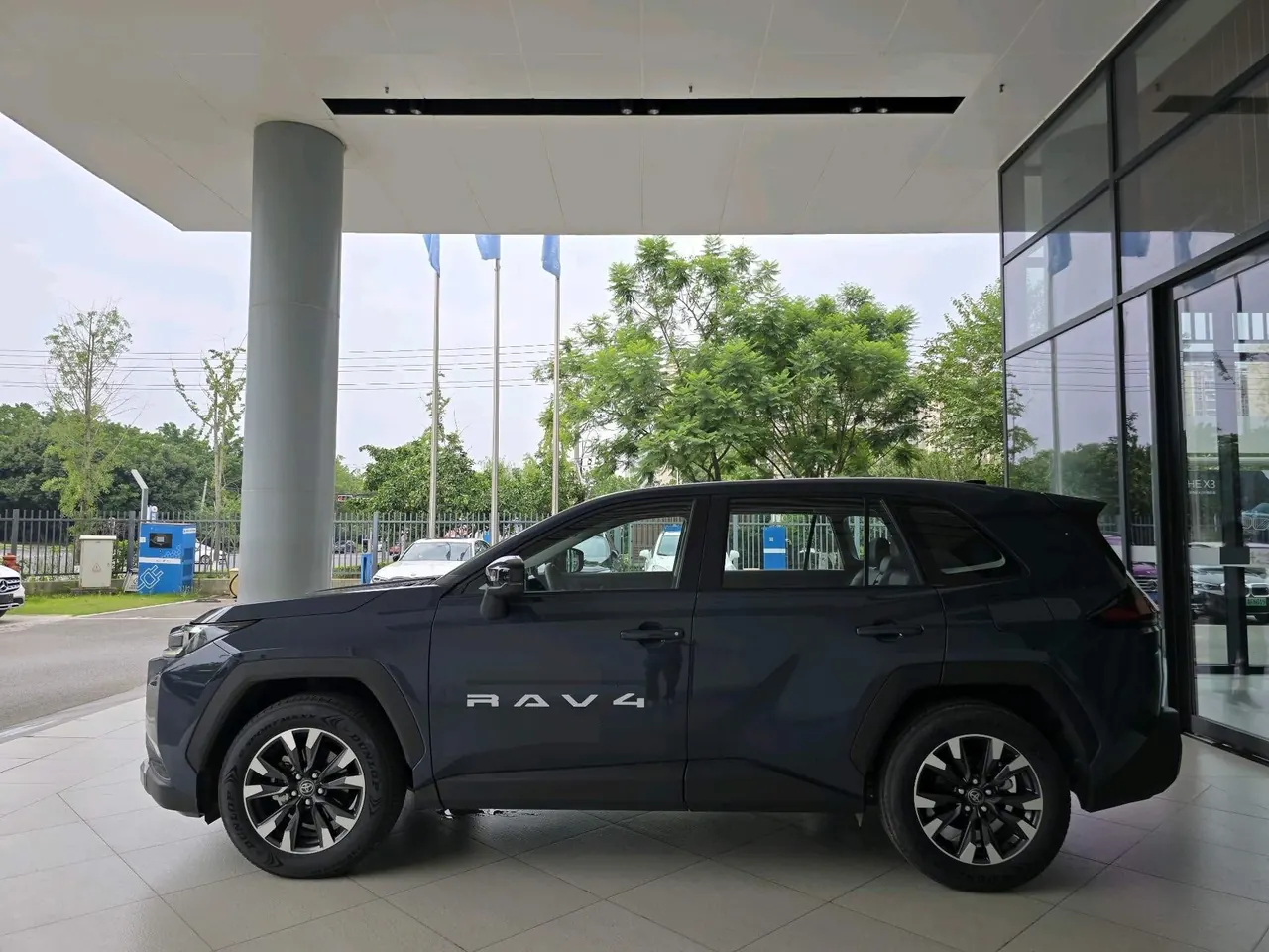 Toyota 2026 RAV4 Rongfang Double Engine 2.0 Stepless Two-Drive Deluxe Automatic Gear 4