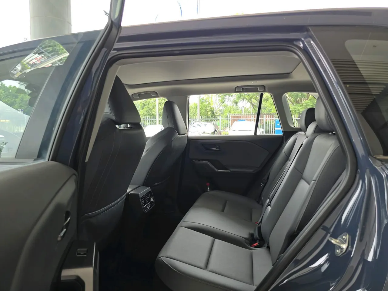 Toyota 2026 RAV4 Rongfang Double Engine 2.0 Stepless Two-Drive Deluxe Automatic Gear 8