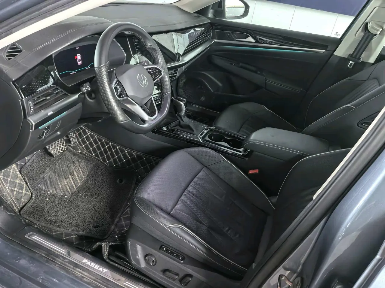 Volkswagen 2022 Passat 2.0TSI 330TSI Premium Edition Automatic Gear 4
