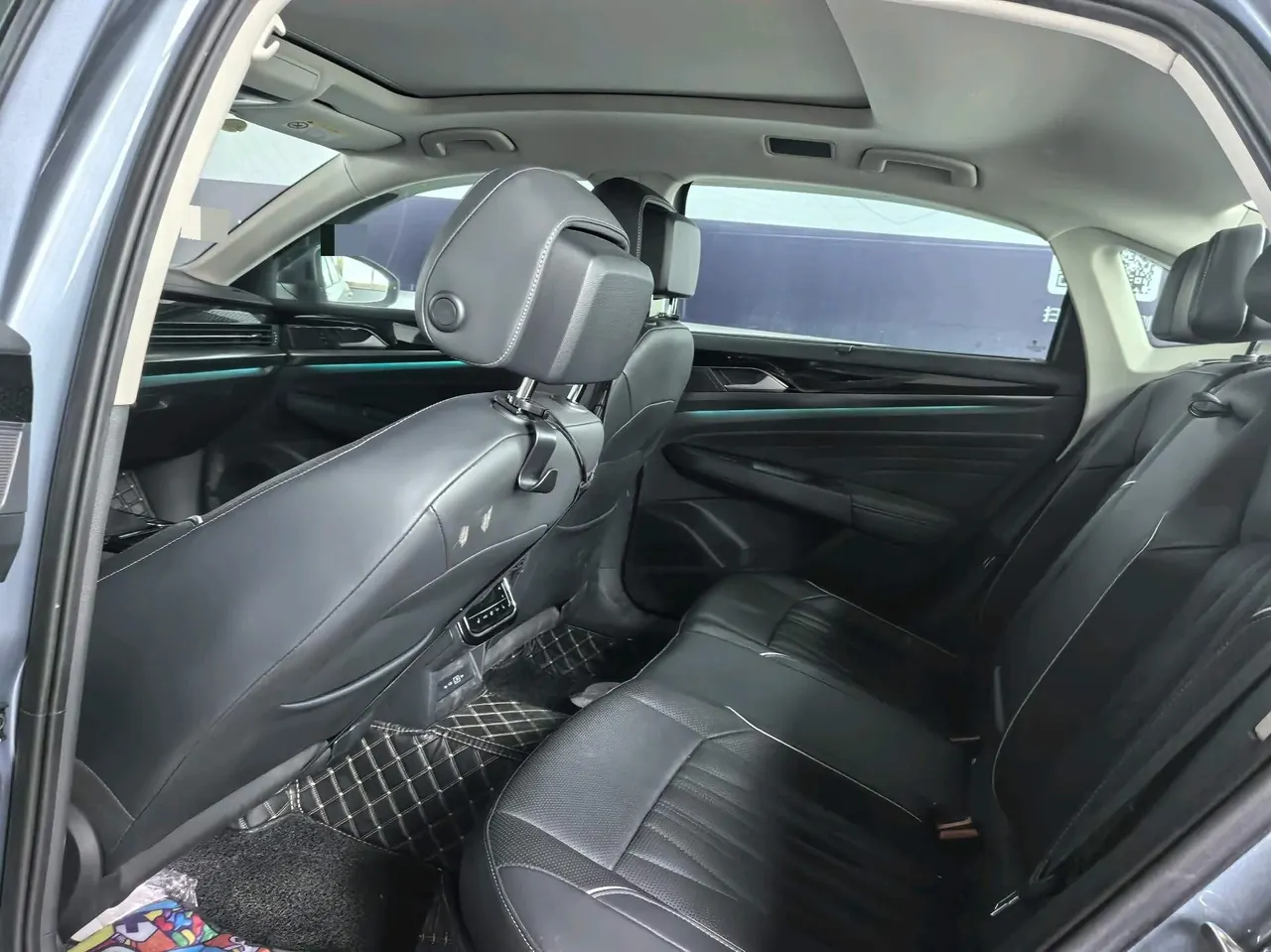 Volkswagen 2022 Passat 2.0TSI 330TSI Premium Edition Automatic Gear 5