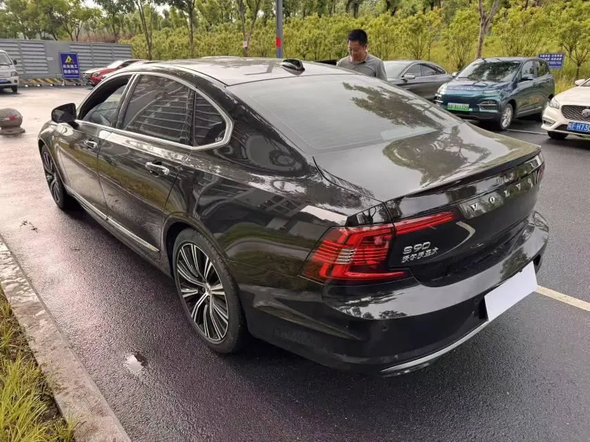 Volvo 2022 S90 48V 2.0T B5 Zhiyuan Deluxe Edition Automatic Gear 9