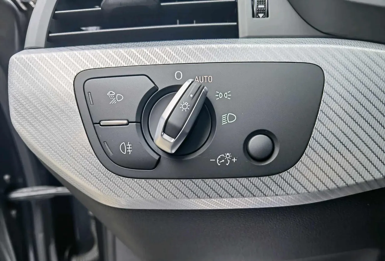 Audi 2020 A4L 2.0TFSI 40TFSI Fashion Elegant Automatic 12
