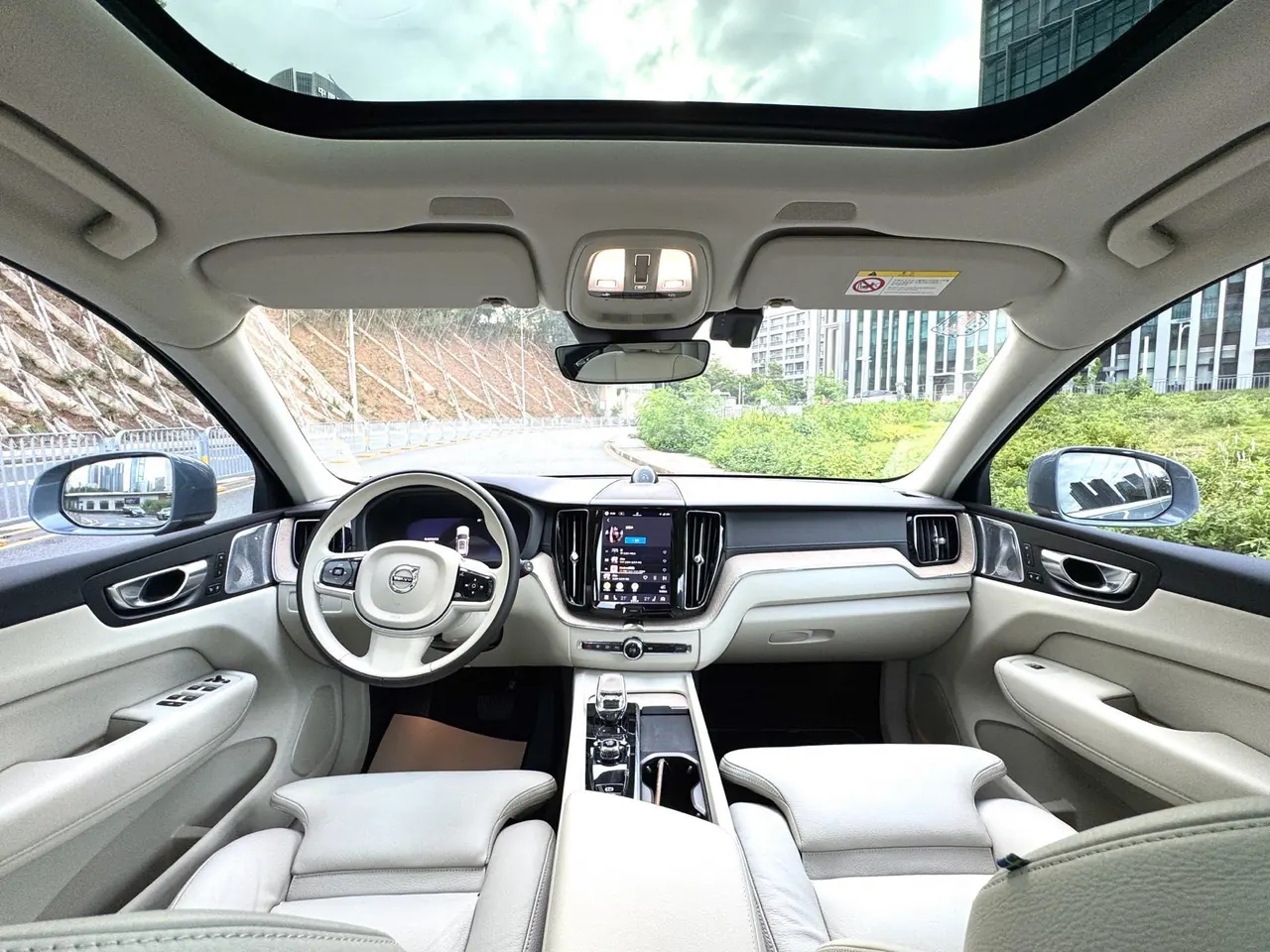 Volvo 2023 XC60 48V 2.0T B5 4-wheel drive Zhiyuan Deluxe Edition Automatic Gear 2