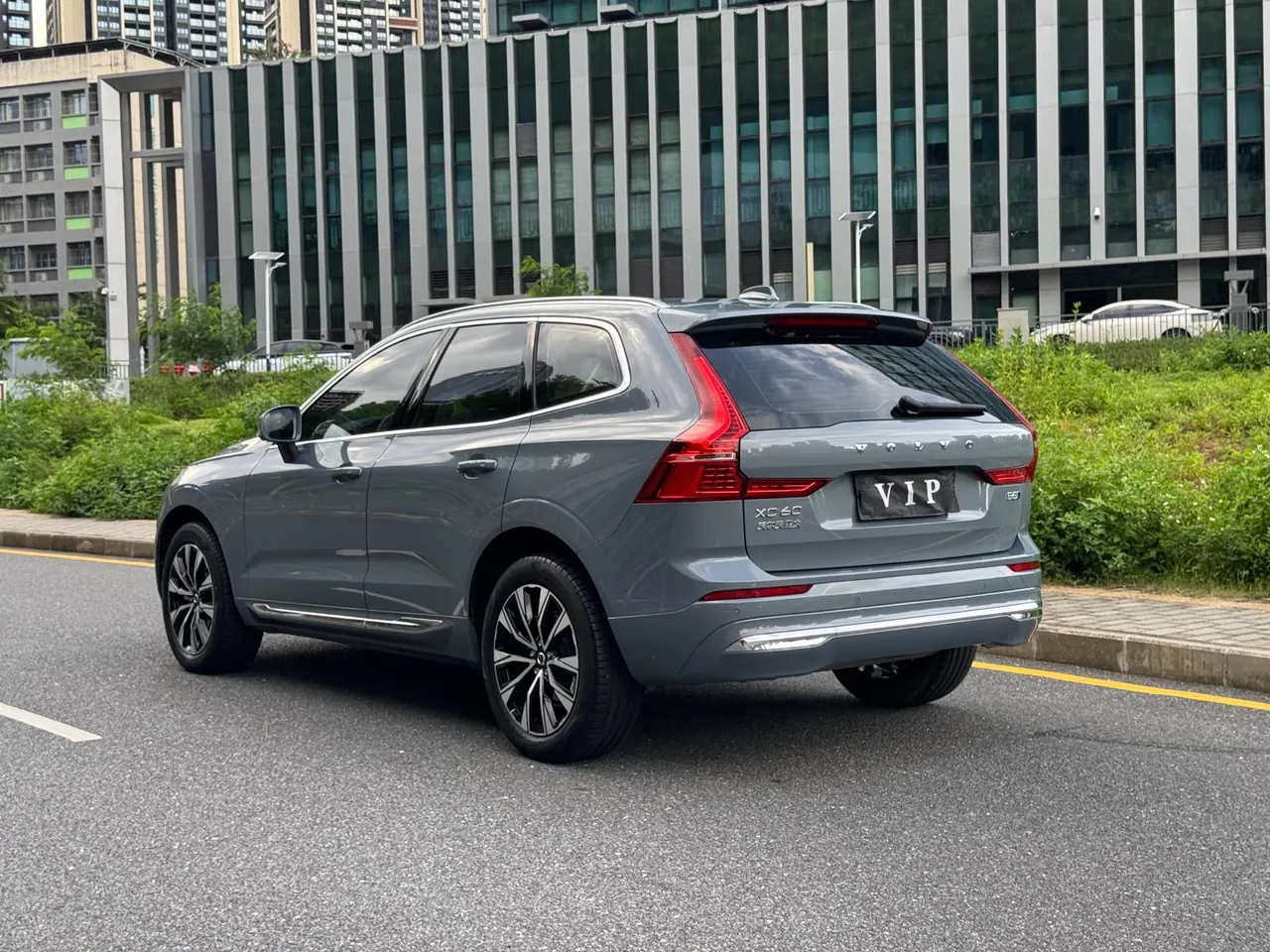Volvo 2023 XC60 48V 2.0T B5 4-wheel drive Zhiyuan Deluxe Edition Automatic Gear 8