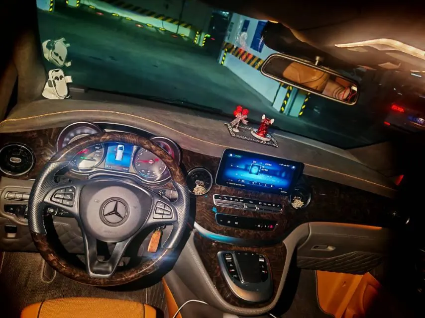 Mercedes Benz V 2022V 260 L 2.0T Premium Edition Automatic Gear 7