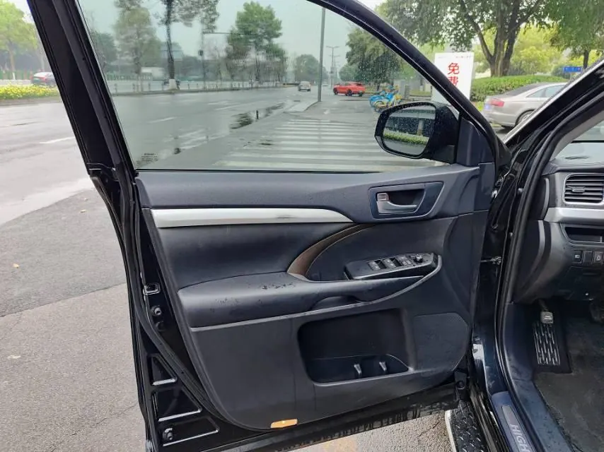 Toyota 2021 Highlander 2.0T 4-wheel drive deluxe 7-seat automatic gear 3