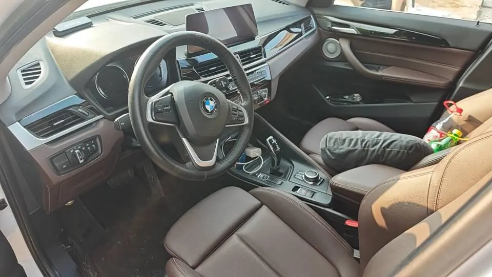 BMW 2022 X1 sDrive20Li 1.5T exclusive automatic gear 4