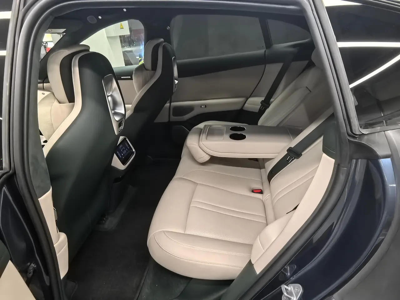 MI 2025 YU7 Long Endurance High Performance Four-wheel Drive Max Edition Automatic Gear 4