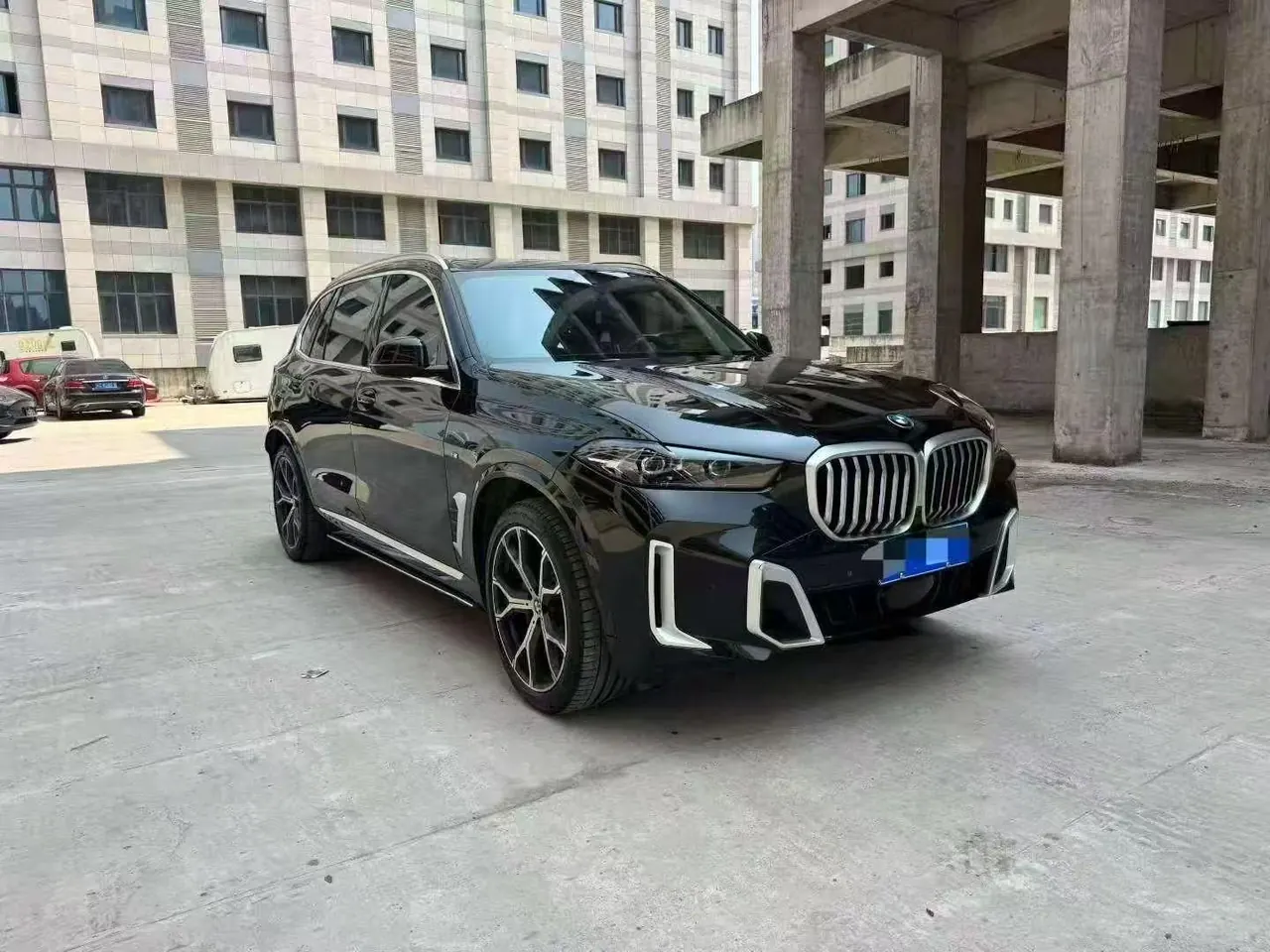 BMW 2023 X5 xDrive30Li 48V 2.0T exclusive m sports obsidian night suit automatic gear 2